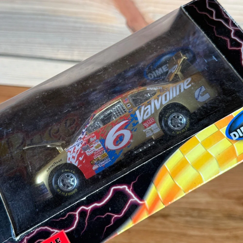 Mark Martin Valvoline #6 Gold Limited Edition 1:32 Diecast Race Image 99001-10